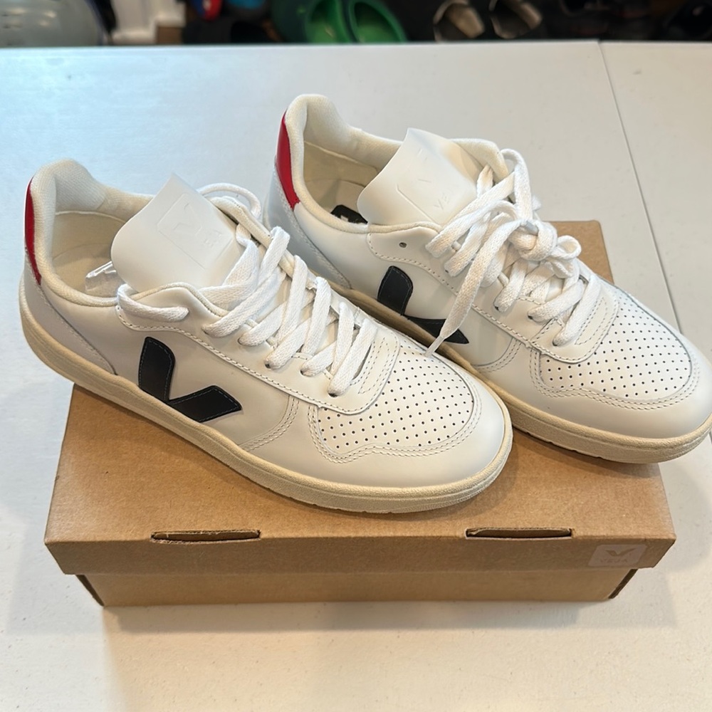 VEJA V-10 Leather Nautico Pekin